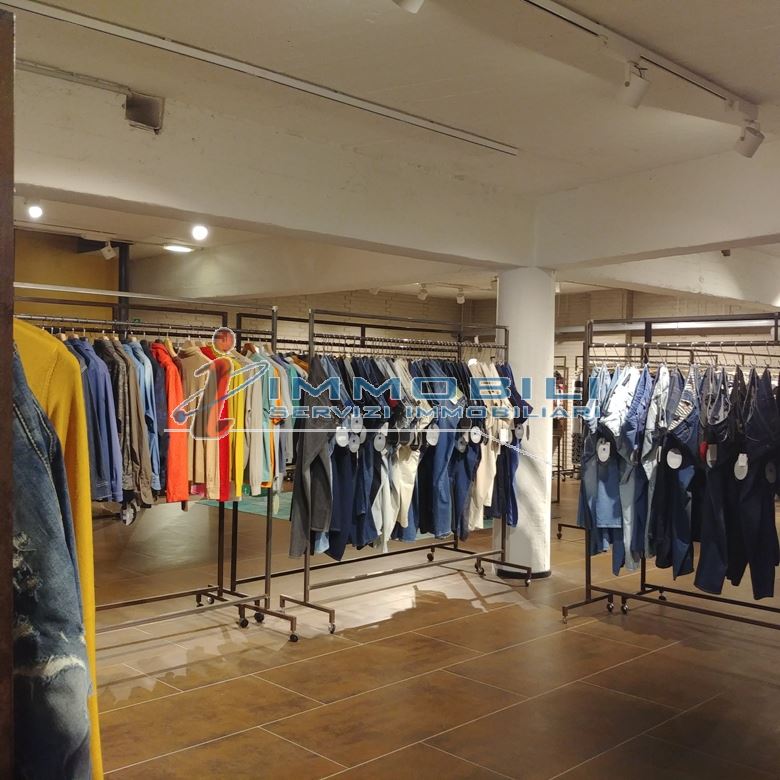 Immagine 7 di Ufficio in affitto  in VIA CANDIANI GIUSEPPE a Milano