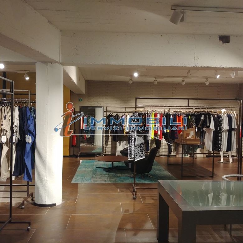 Immagine 9 di Ufficio in vendita  in VIA CANDIANI GIUSEPPE a Milano