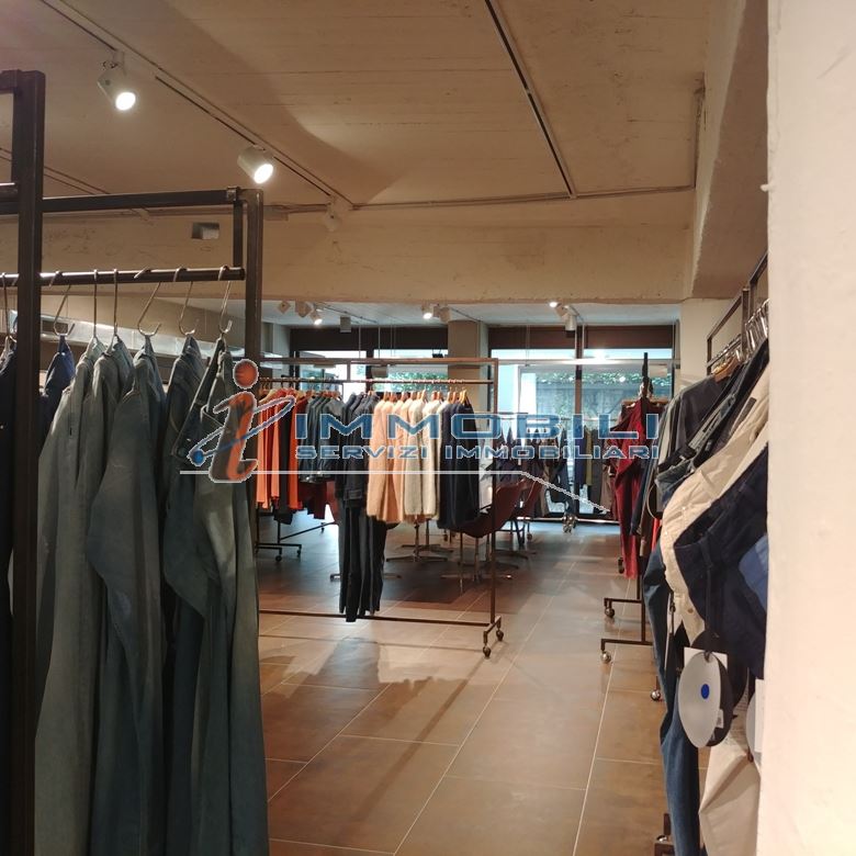 Immagine 10 di Ufficio in vendita  in VIA CANDIANI GIUSEPPE a Milano