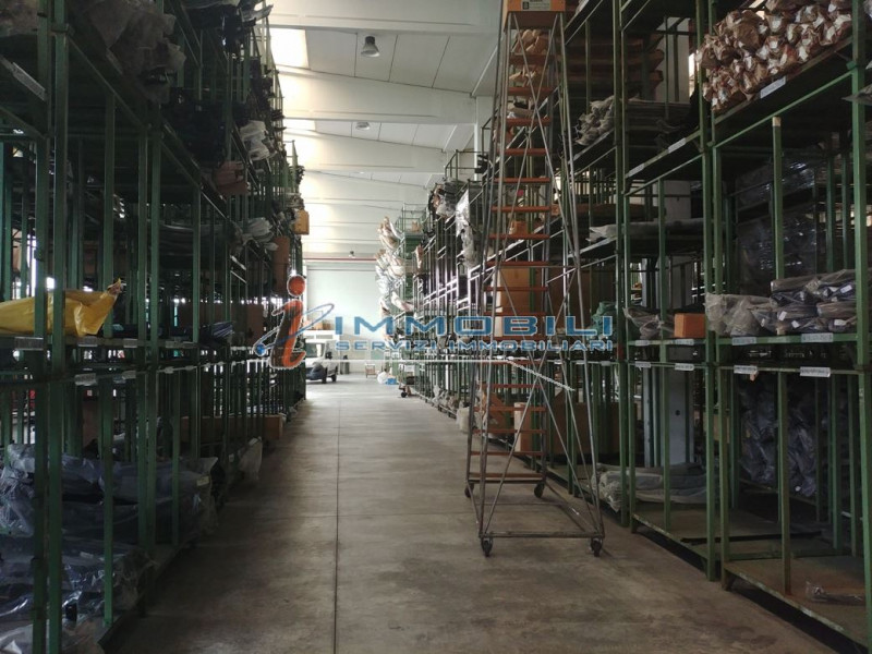 Immagine 6 di Attività commerciale in vendita  in VIA STAFFORA a Opera