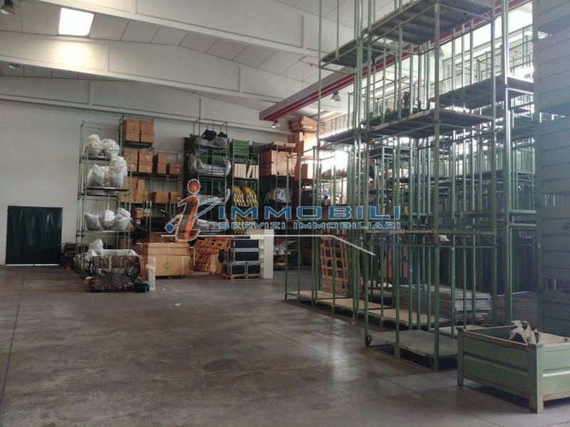 Immagine 8 di Attività commerciale in vendita  in VIA STAFFORA a Opera