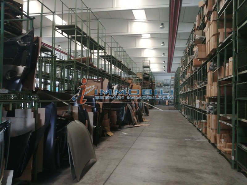 Immagine 18 di Attività commerciale in vendita  in VIA STAFFORA a Opera