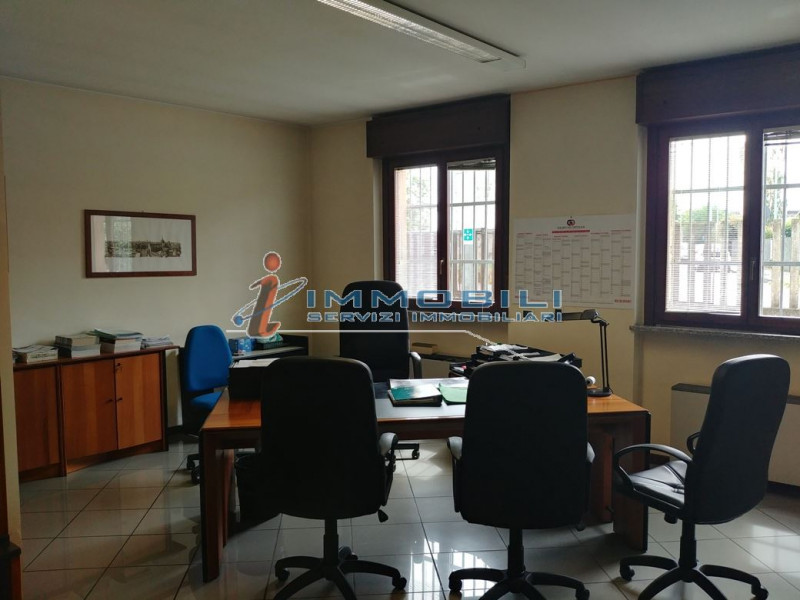 Immagine 20 di Attività commerciale in vendita  in VIA STAFFORA a Opera