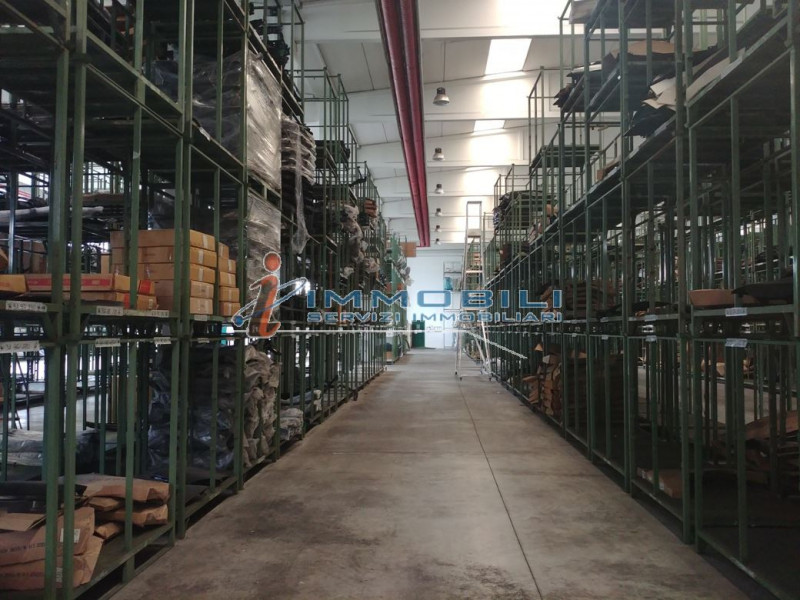 Immagine 24 di Attività commerciale in vendita  in VIA STAFFORA a Opera