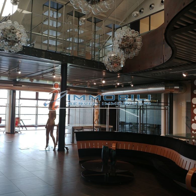 Immagine 14 di Attività commerciale in vendita  in VIA CANDIANI GIUSEPPE a Milano