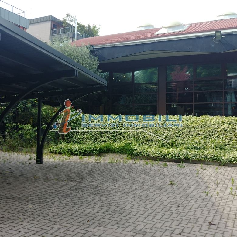 Immagine 22 di Attività commerciale in vendita  in VIA CANDIANI GIUSEPPE a Milano