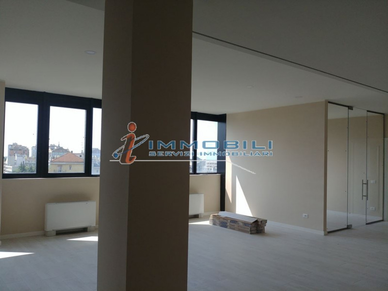 Immagine 6 di Attività commerciale in vendita  in VIA MUZIO ATTENDOLO SFORZA a Milano