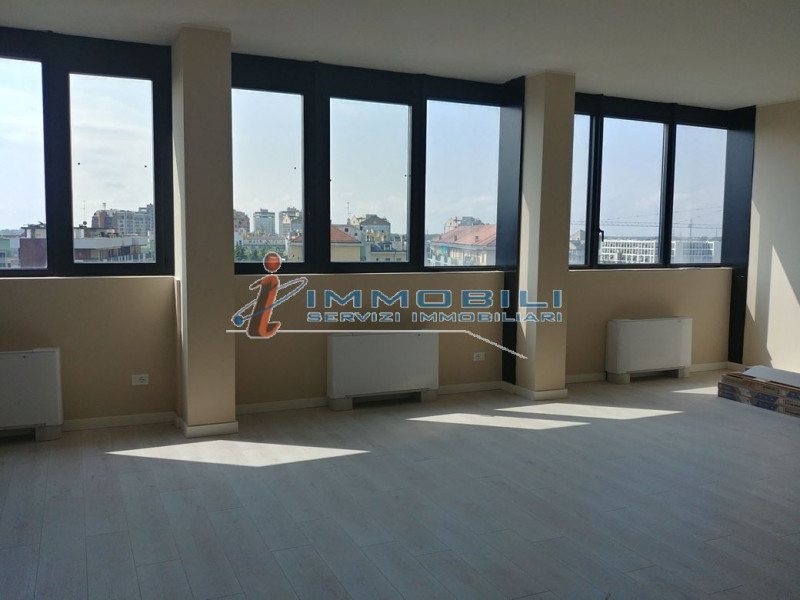 Immagine 7 di Attività commerciale in vendita  in VIA MUZIO ATTENDOLO SFORZA a Milano