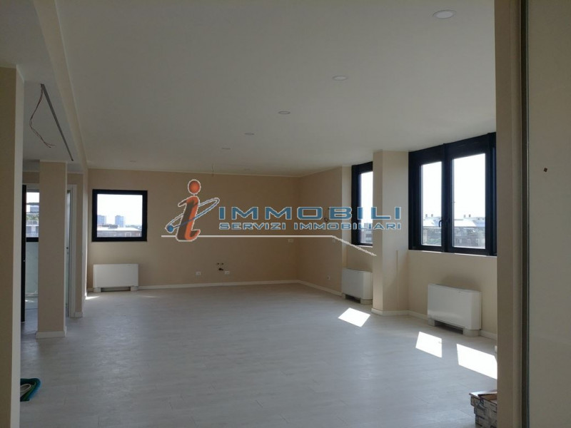 Immagine 8 di Attività commerciale in vendita  in VIA MUZIO ATTENDOLO SFORZA a Milano