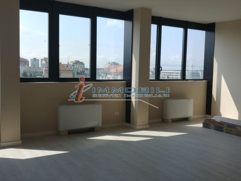 Immagine 11 di Attività commerciale in vendita  in VIA MUZIO ATTENDOLO SFORZA a Milano