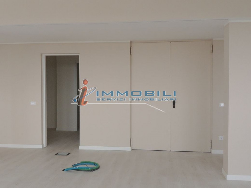 Immagine 12 di Attività commerciale in vendita  in VIA MUZIO ATTENDOLO SFORZA a Milano