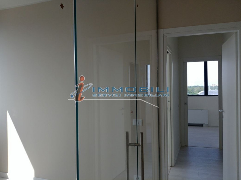 Immagine 16 di Attività commerciale in vendita  in VIA MUZIO ATTENDOLO SFORZA a Milano