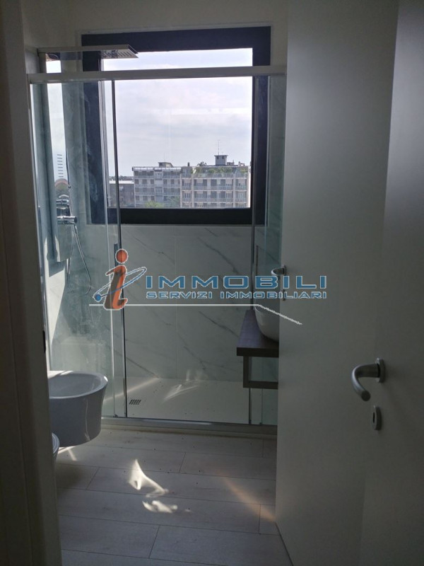 Immagine 22 di Attività commerciale in vendita  in VIA MUZIO ATTENDOLO SFORZA a Milano