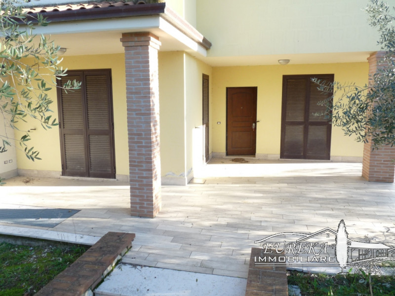 Immagine 1 di Villa in vendita  in Sanfatucchio a Castiglione Del Lago