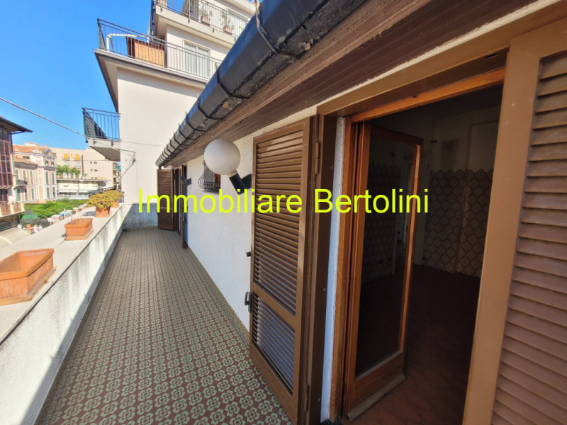 Immagine 3 di Casa indipendente in vendita  in Vittorio Emanuele lato mare a Bordighera