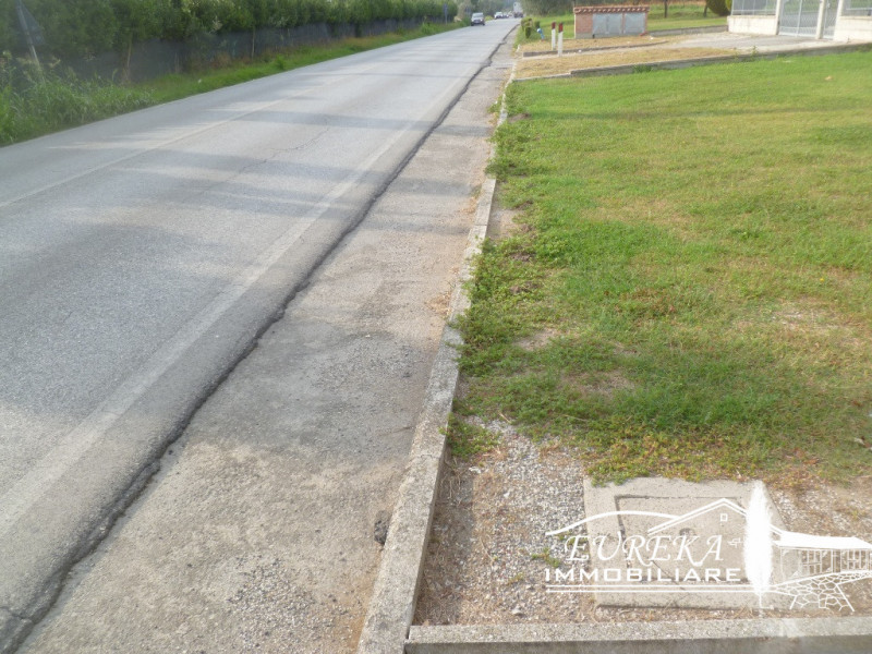 Immagine 5 di Terreno in vendita  in Via Roma, Castiglione del lago a Castiglione Del Lago