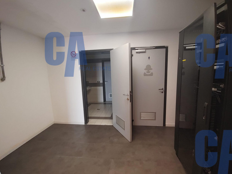 Immagine 17 di Ufficio in affitto  in VIA BOVISASCA a Milano