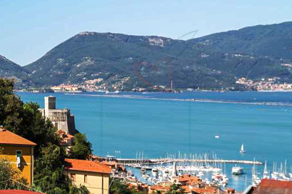 Immagine 1 di Appartamento in vendita  in Carboniano 3° traversa 16 a Lerici