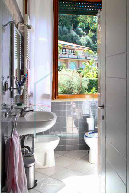 Immagine 7 di Appartamento in vendita  in Carboniano 3° traversa 16 a Lerici