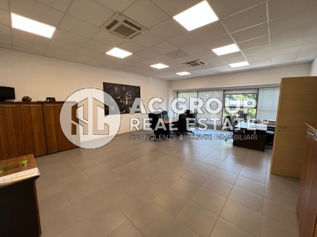 Immagine 1 di Ufficio in affitto  a Saronno