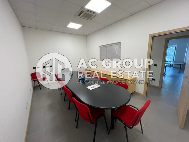 Immagine 7 di Ufficio in affitto  a Saronno