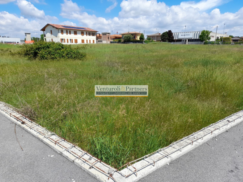 Immagine 3 di Terreno in vendita  in via prati a Calcinato
