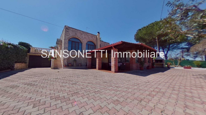 Immagine 2 di Villa in vendita  a Fasano