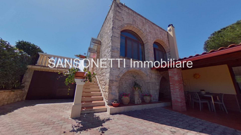 Immagine 3 di Villa in vendita  a Fasano