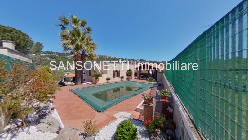 Immagine 40 di Villa in vendita  a Fasano