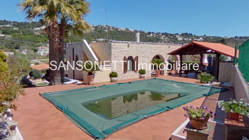 Immagine 41 di Villa in vendita  a Fasano