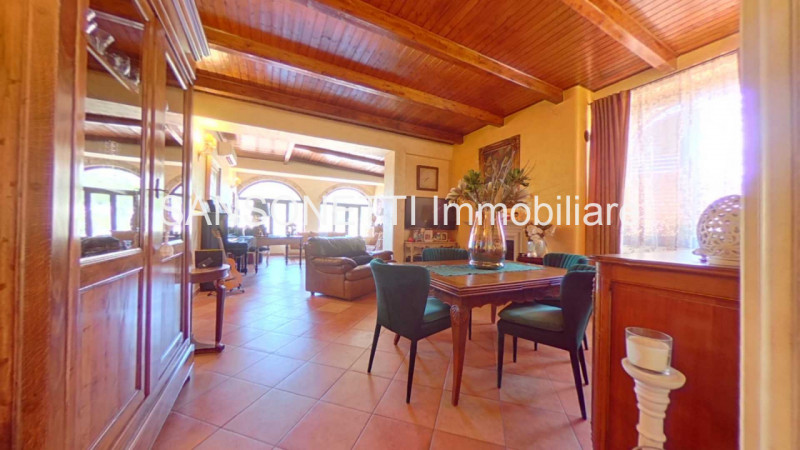 Immagine 49 di Villa in vendita  a Fasano