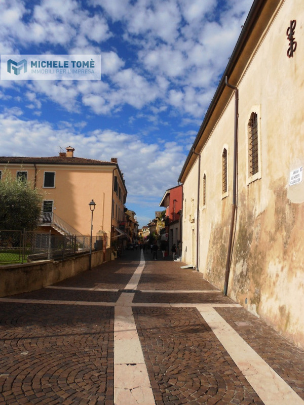 Immagine 5 di Negozio in vendita  a Bardolino