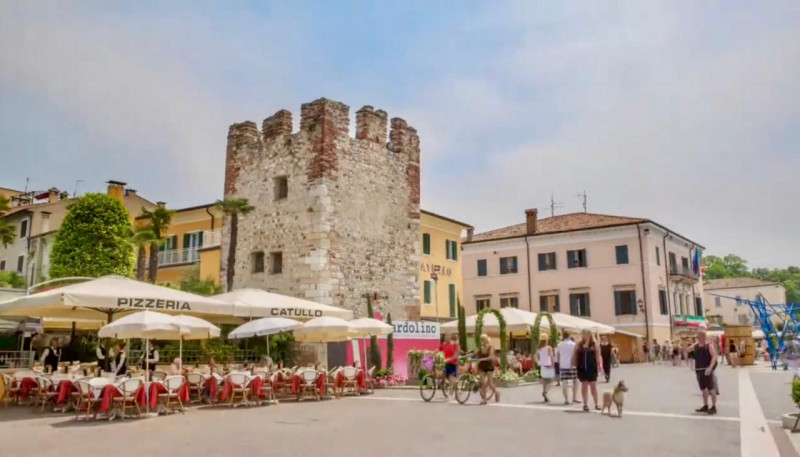 Immagine 6 di Negozio in vendita  a Bardolino