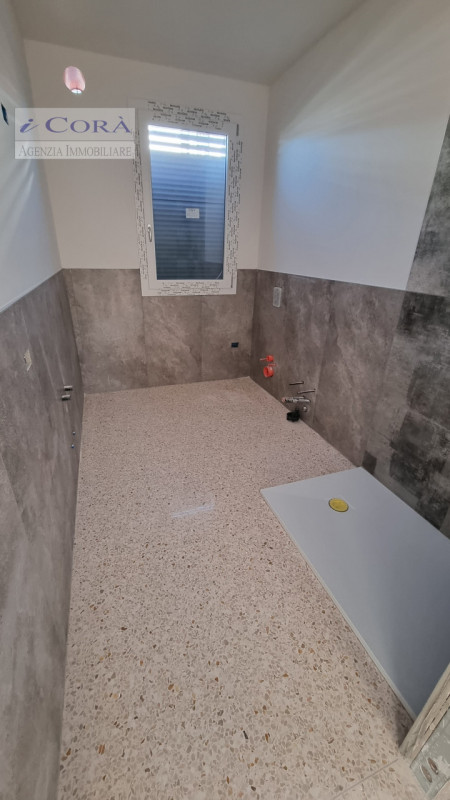 Immagine 4 di Casa trifamiliare in vendita  a Rovolon