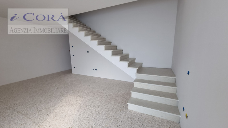 Immagine 7 di Casa trifamiliare in vendita  a Rovolon