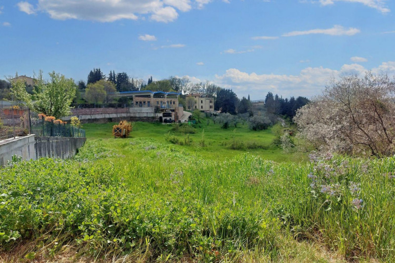 Immagine 3 di Terreno in vendita  in Via Edmondo De Amicis, N. snc a Montefalco