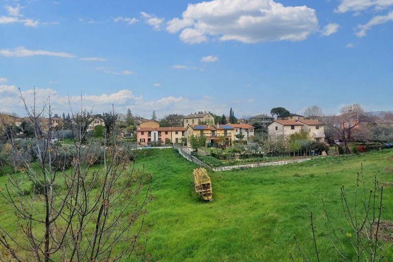 Immagine 6 di Terreno in vendita  in Via Edmondo De Amicis, N. snc a Montefalco