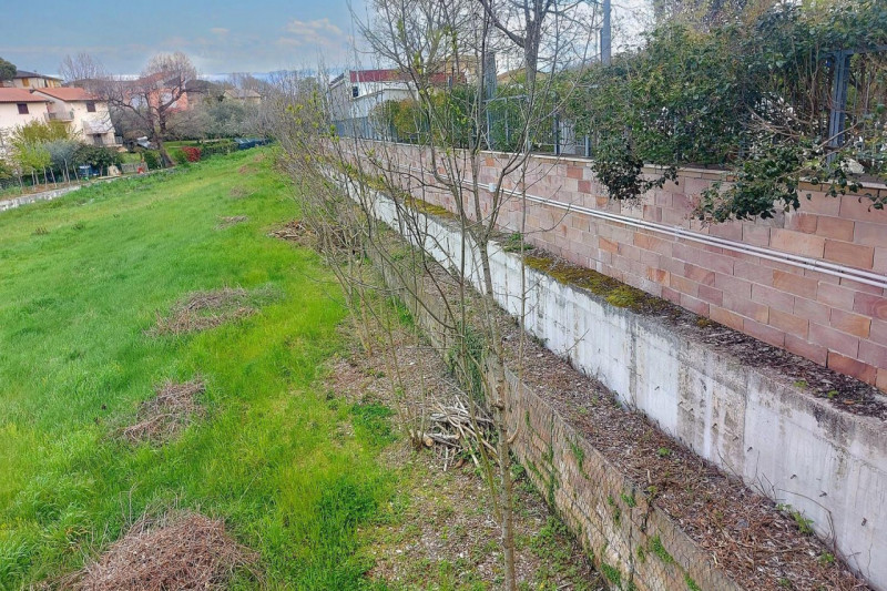 Immagine 7 di Terreno in vendita  in Via Edmondo De Amicis, N. snc a Montefalco