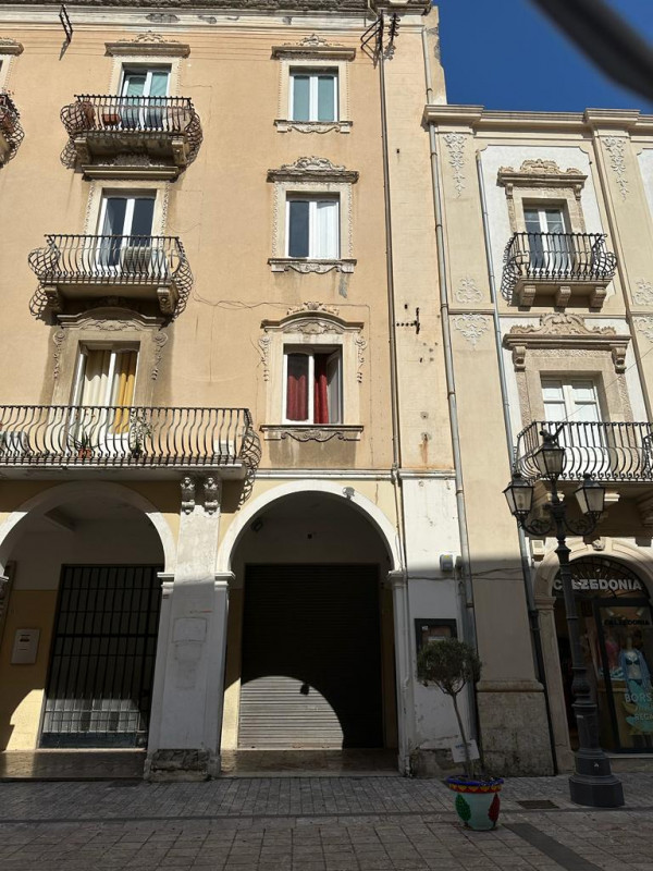 Immagine 2 di Negozio in affitto  in via g. medici a Milazzo