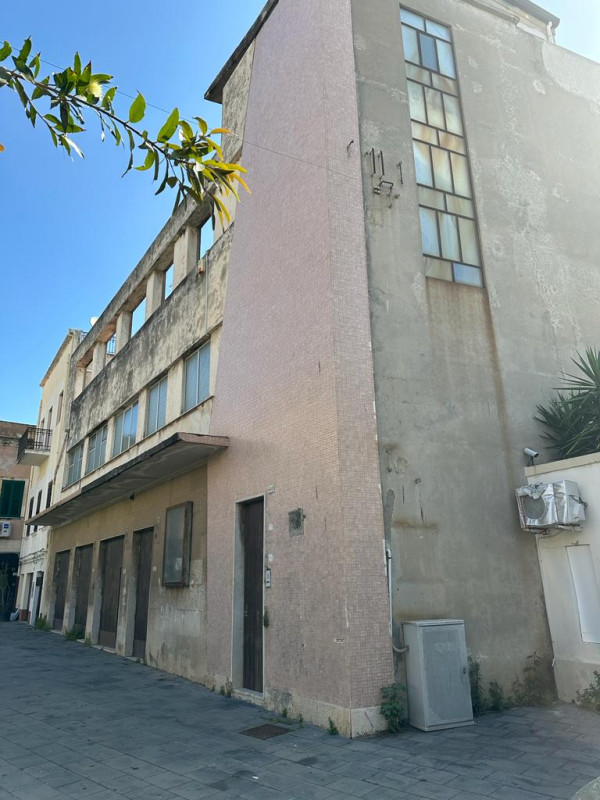 Immagine 13 di Negozio in affitto  in via g. medici a Milazzo