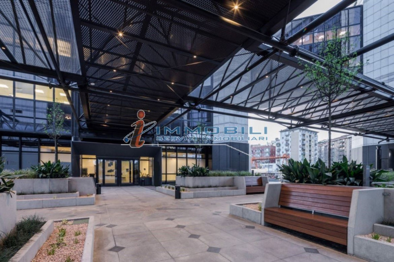 Immagine 3 di Ufficio in affitto  in VIA BARLETTA a Milano