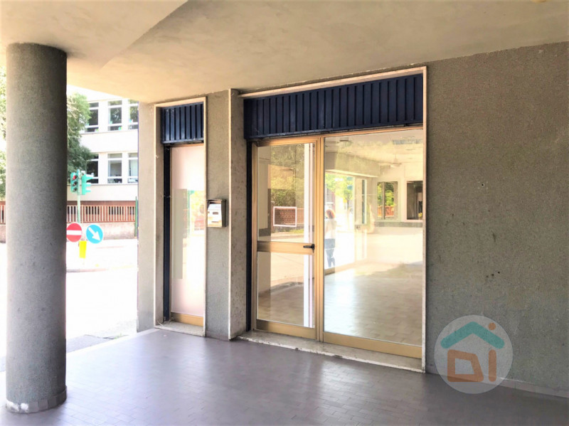 Immagine 1 di Attività commerciale in vendita  in via Garibaldi 77 a Gradisca D'isonzo