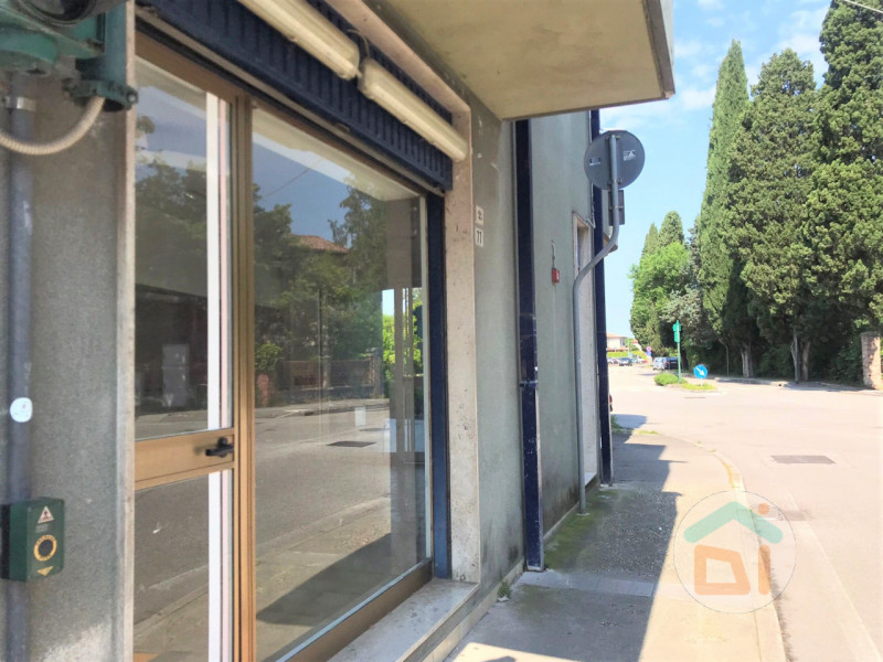 Immagine 2 di Attività commerciale in vendita  in via Garibaldi 77 a Gradisca D'isonzo