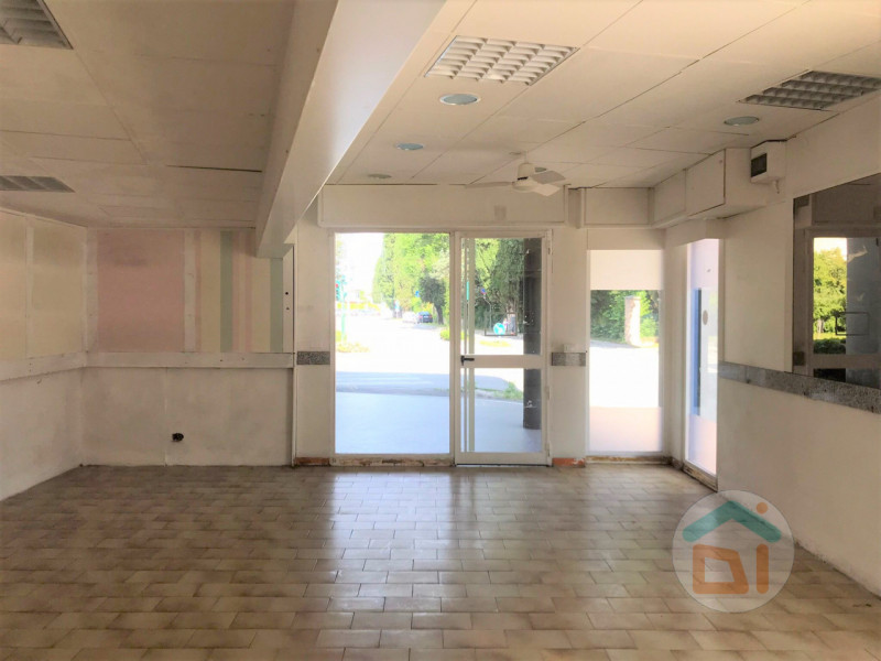 Immagine 12 di Attività commerciale in vendita  in via Garibaldi 77 a Gradisca D'isonzo