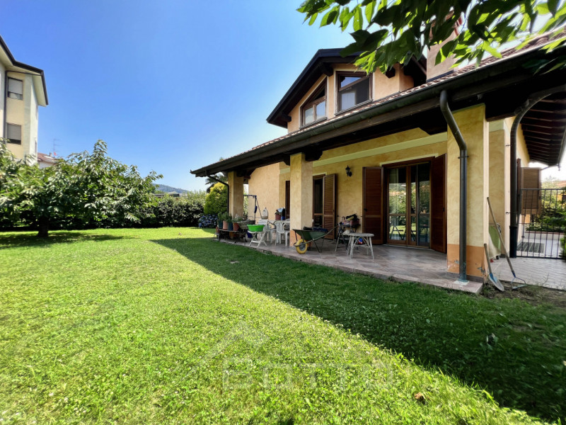 Immagine 2 di Casa indipendente in vendita  in via della madonna n 36 a Grignasco