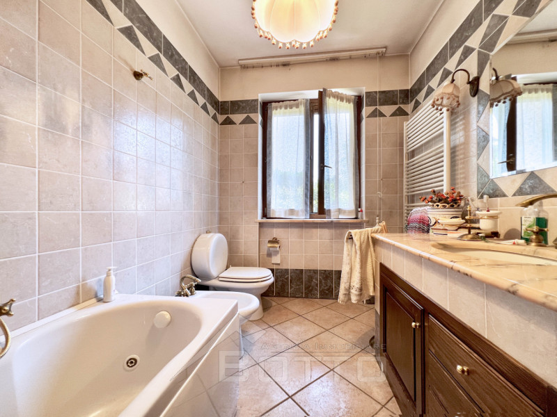 Immagine 17 di Casa indipendente in vendita  in via della madonna n 36 a Grignasco