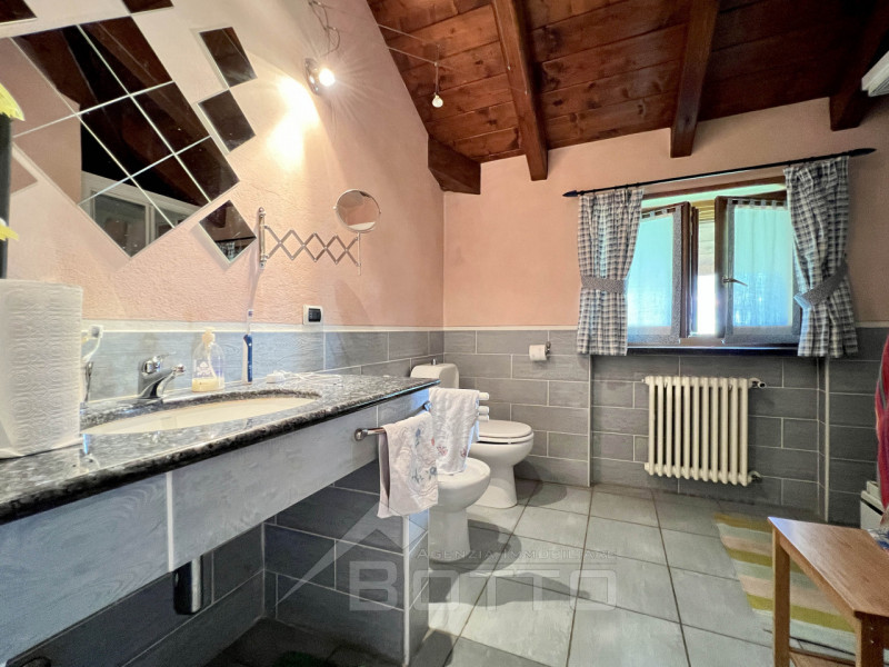 Immagine 24 di Casa indipendente in vendita  in via della madonna n 36 a Grignasco