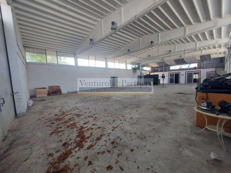 Immagine 2 di Capannone industriale in vendita  in ugo foscolo a Ghedi