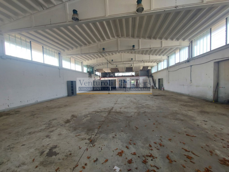 Immagine 3 di Capannone industriale in vendita  in ugo foscolo a Ghedi