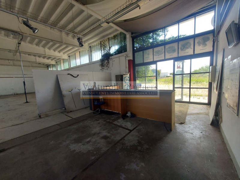 Immagine 11 di Capannone industriale in vendita  in ugo foscolo a Ghedi
